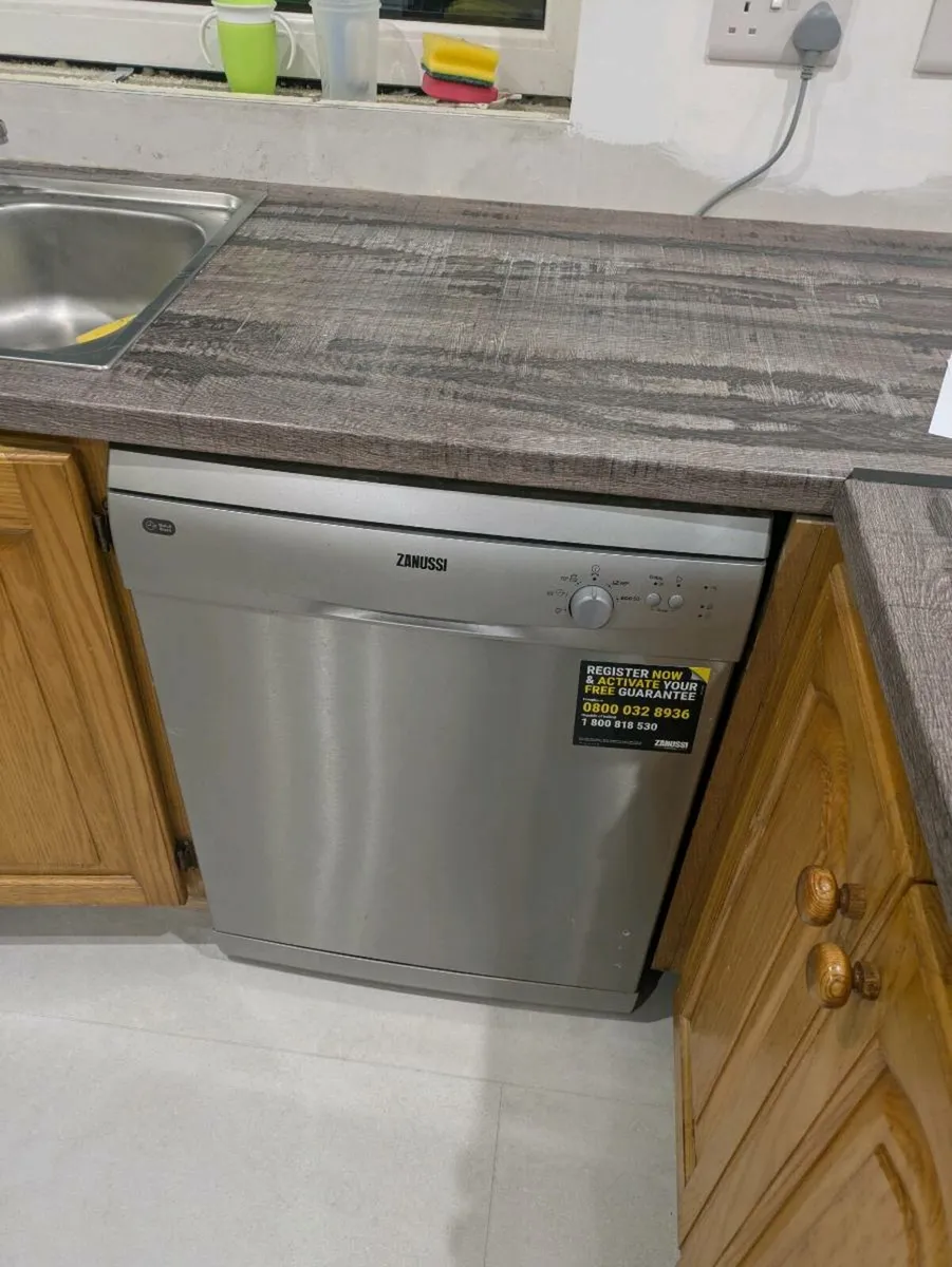 Kitchen Appliances - Dishwasher, Oven, Extractor - Image 2