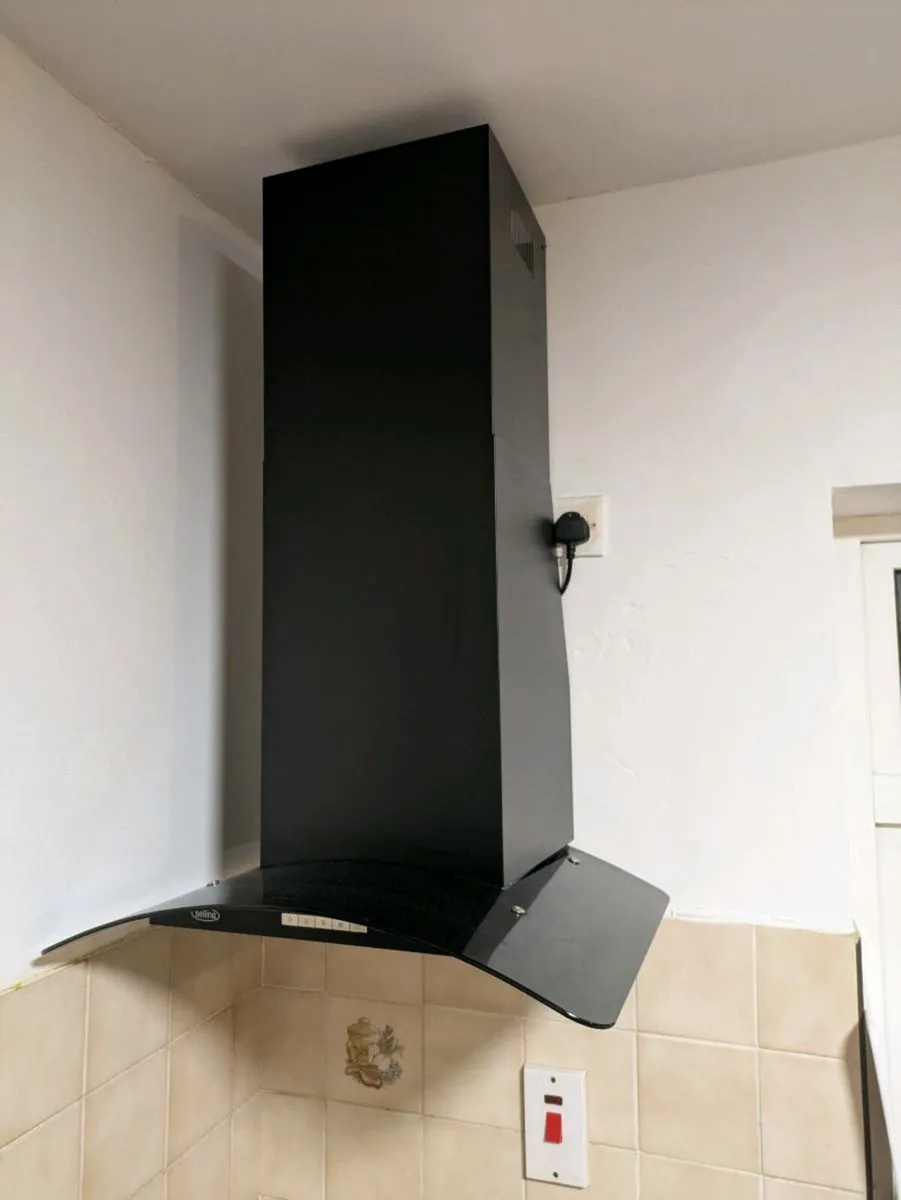 Kitchen Appliances - Dishwasher, Oven, Extractor - Image 3