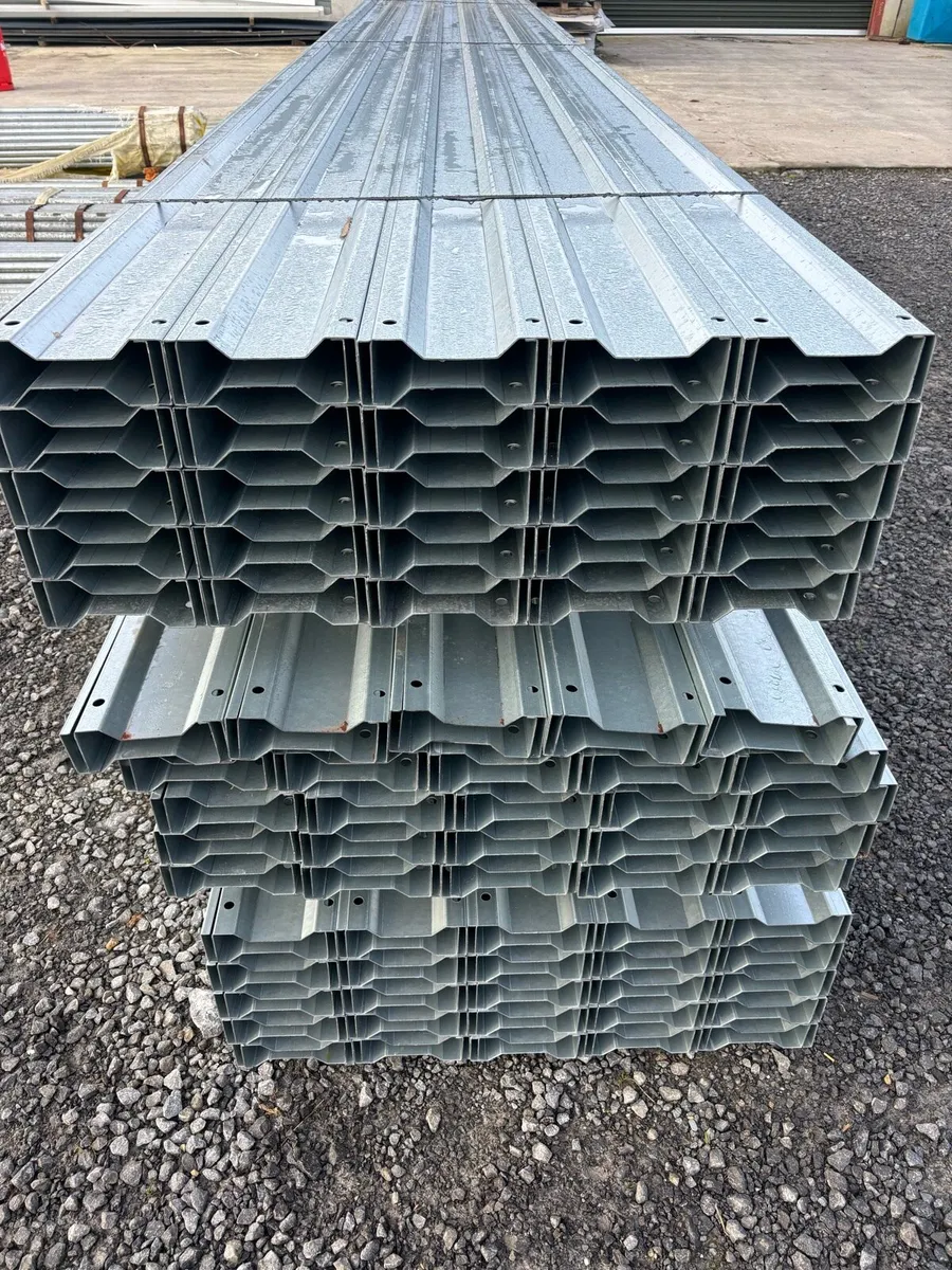 100 GALVANISED PURLINS 20ft lengths €3900 - Image 1