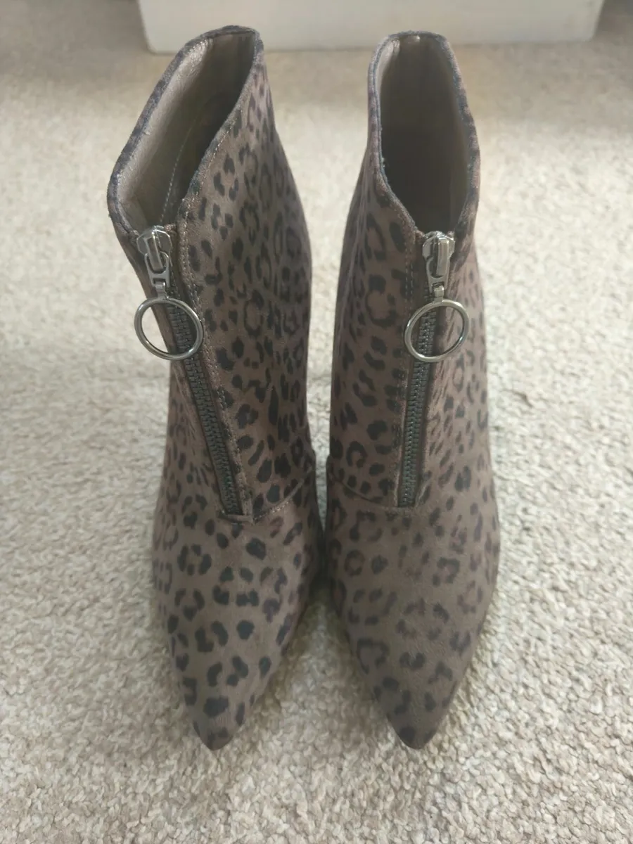 Boots size 40 - Image 1