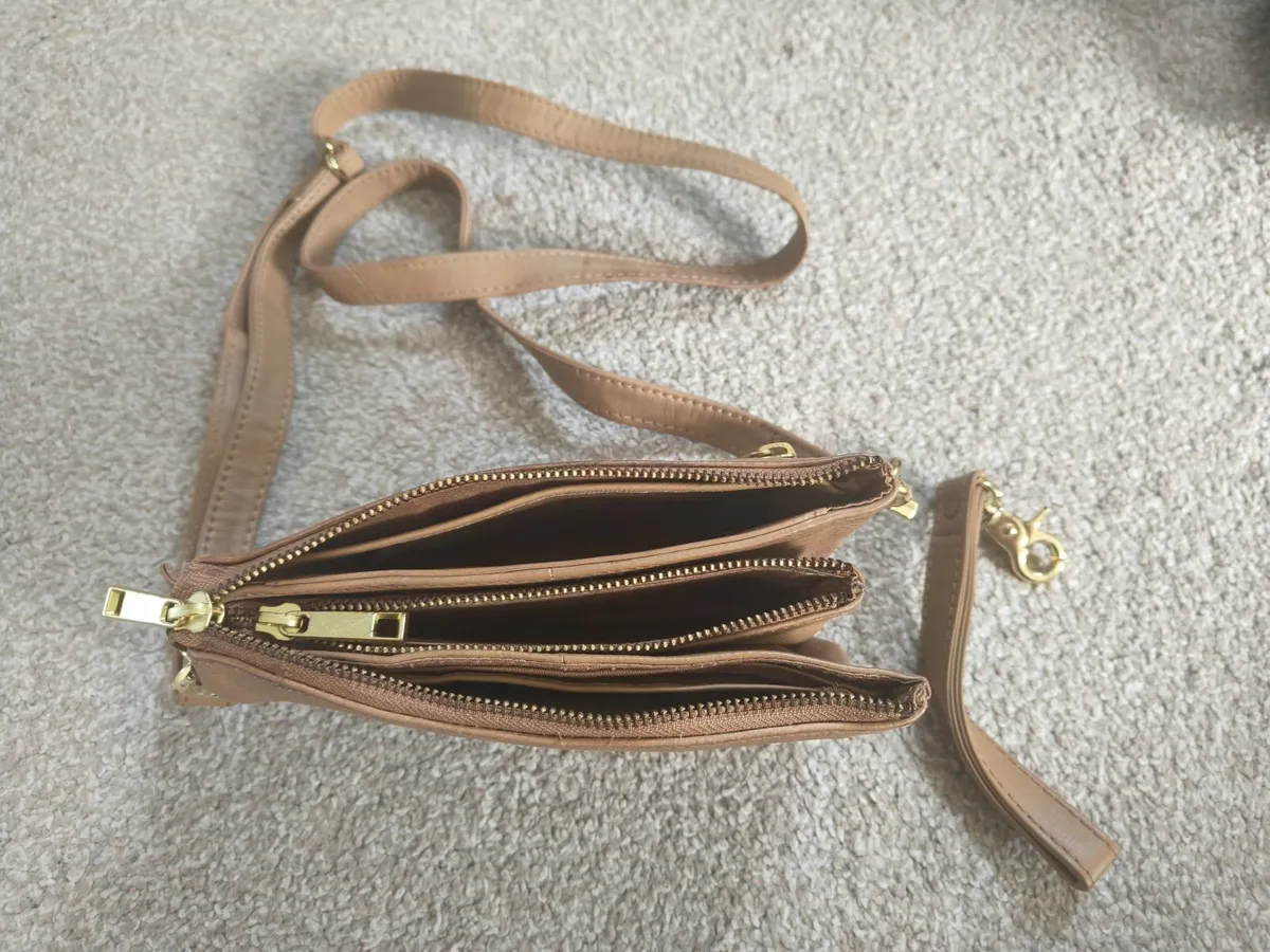 Leather bag/purse - Image 1