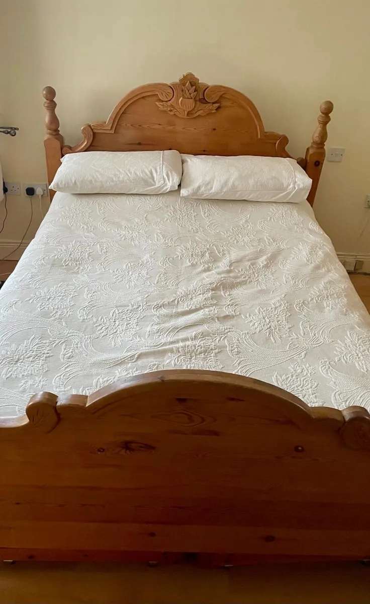 Bed - Image 1