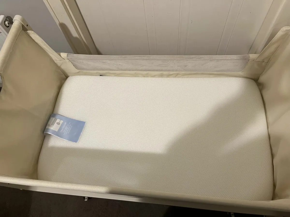 SnuzPod5 Bedside Crib - Image 3