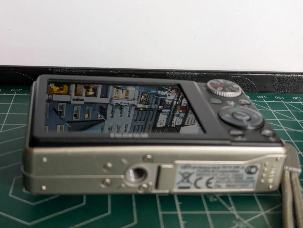 Fujifilm F50fd 12MP SuperCCD🌈 digital compact 📸 - Image 3