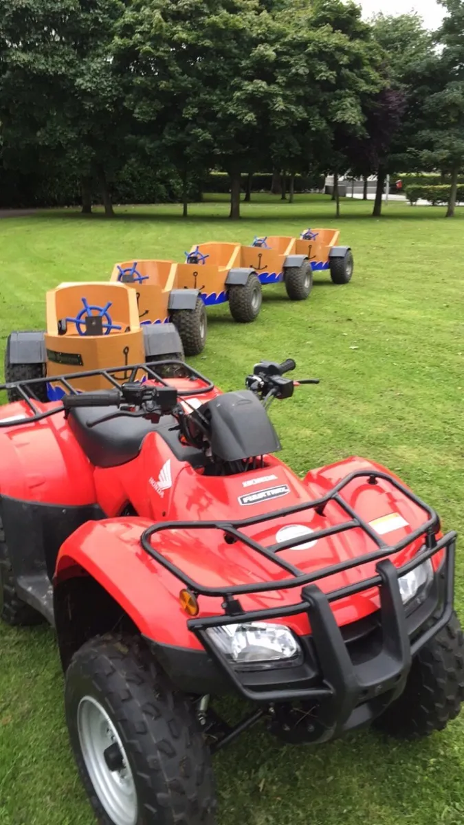 Quad pods, barrel ride, kiddie ride