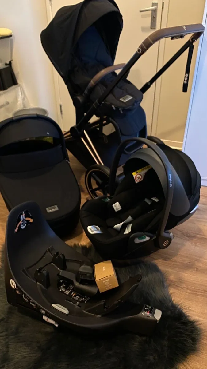 2025 Cybex Priam 4.0 & car seat and isofix rotatin - Image 1