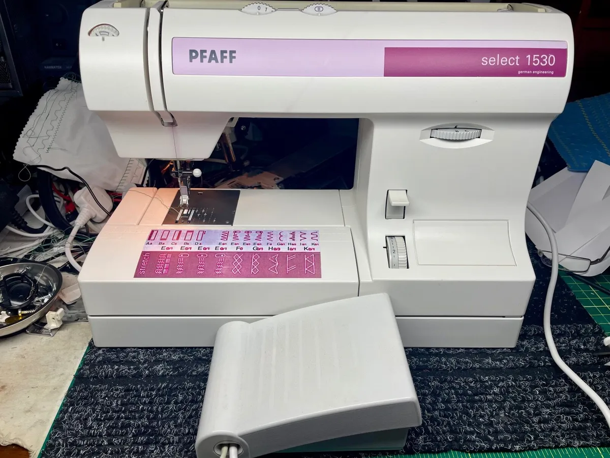 PFAFF Select 1530 Sewing Machine  - Just Serviced - Image 3
