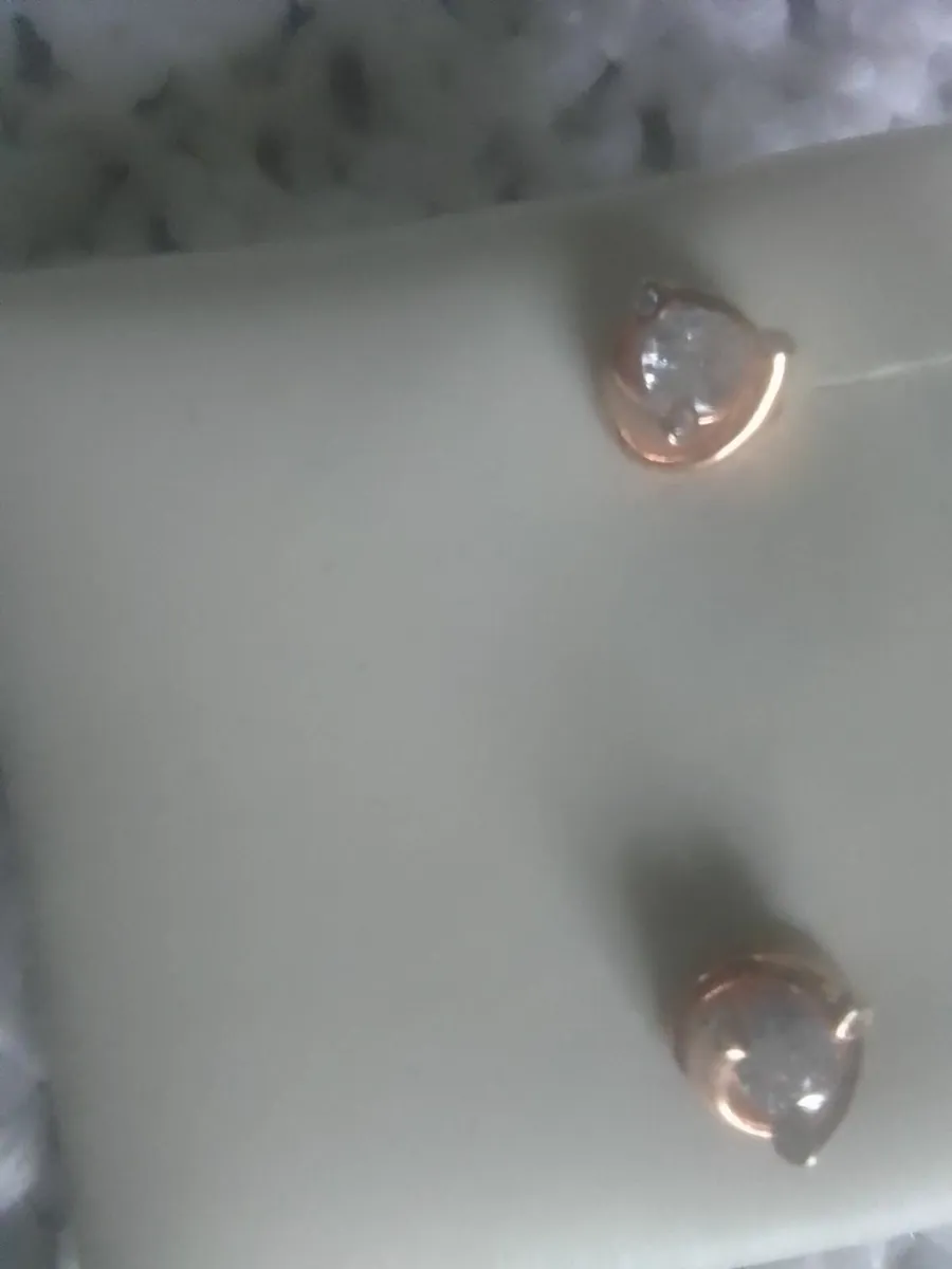 Stg Silver/ rose gold zirconia stud earrings new - Image 4