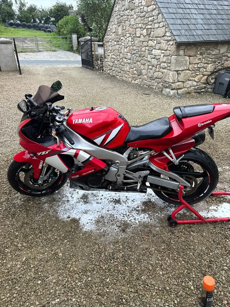 YAMAHA R1 2002 - Image 3