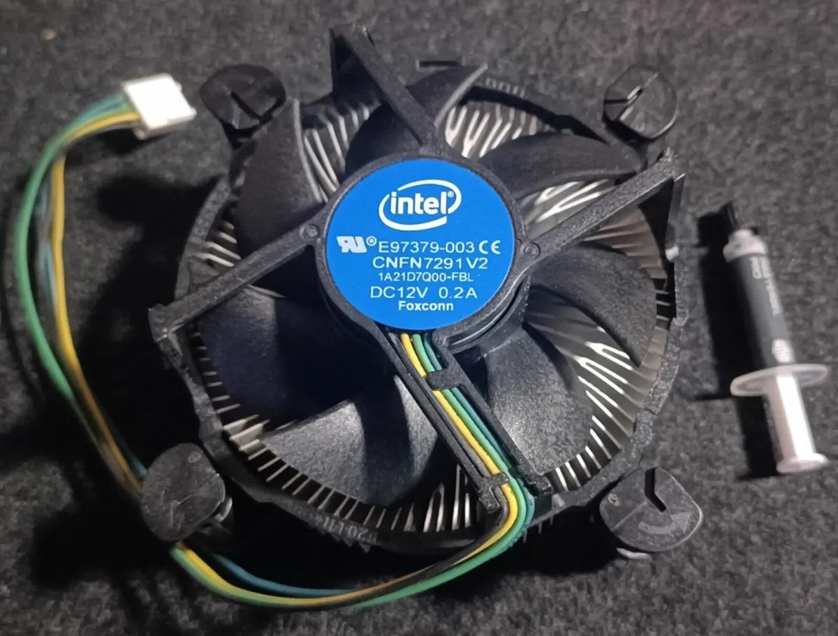 Intel OEM Cooler with Thermal Paste - Image 1