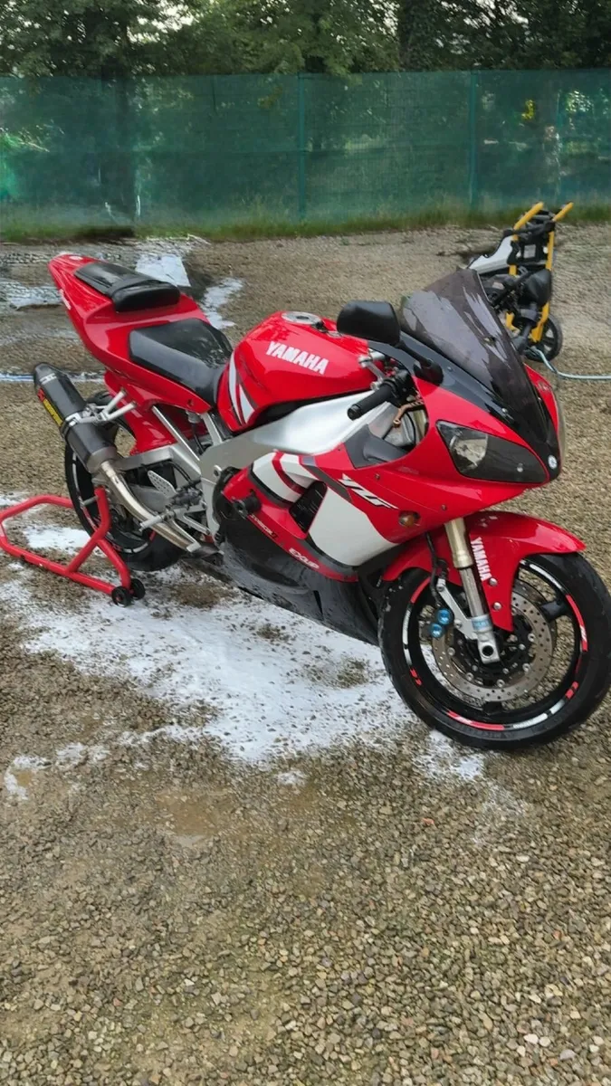 YAMAHA R1 2002 - Image 1