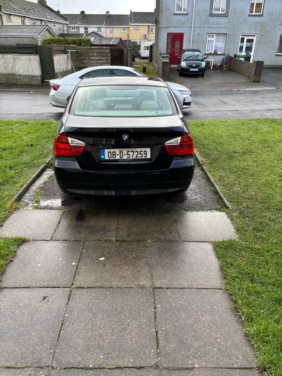 BMW 318 for breaking/scrapping - Image 1