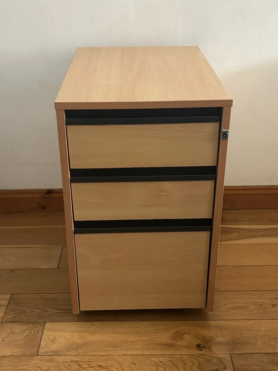 Little office desk - Image 1