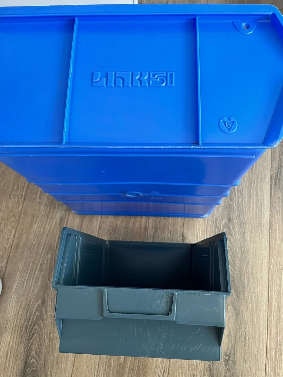 Three hard plastic boxes together only €10 - Image 4