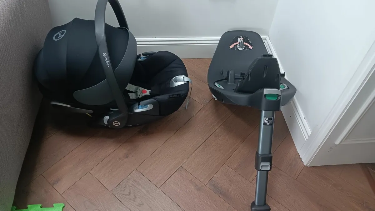 Cybex Cloud Z iSize Car Seat and Isofix Base - Image 3