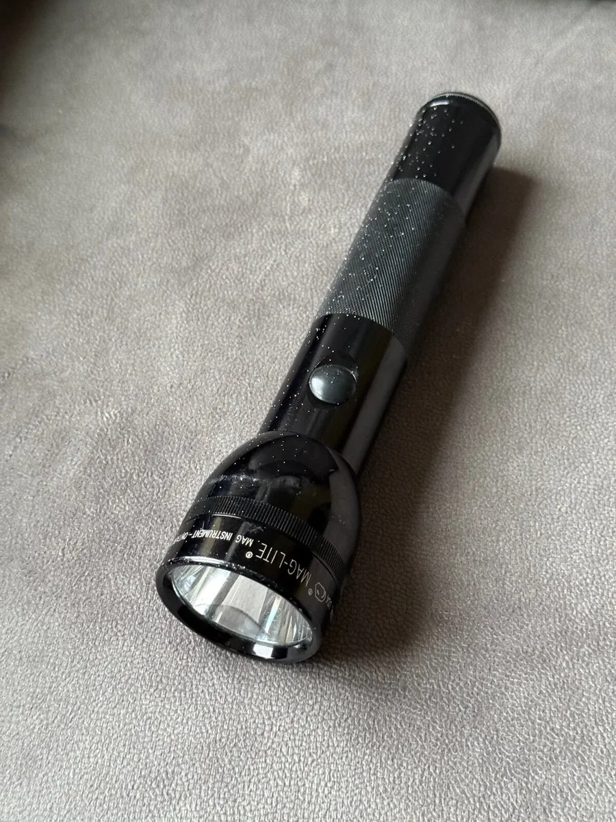 Black Maglite Torch.  2 -D type. - Image 3