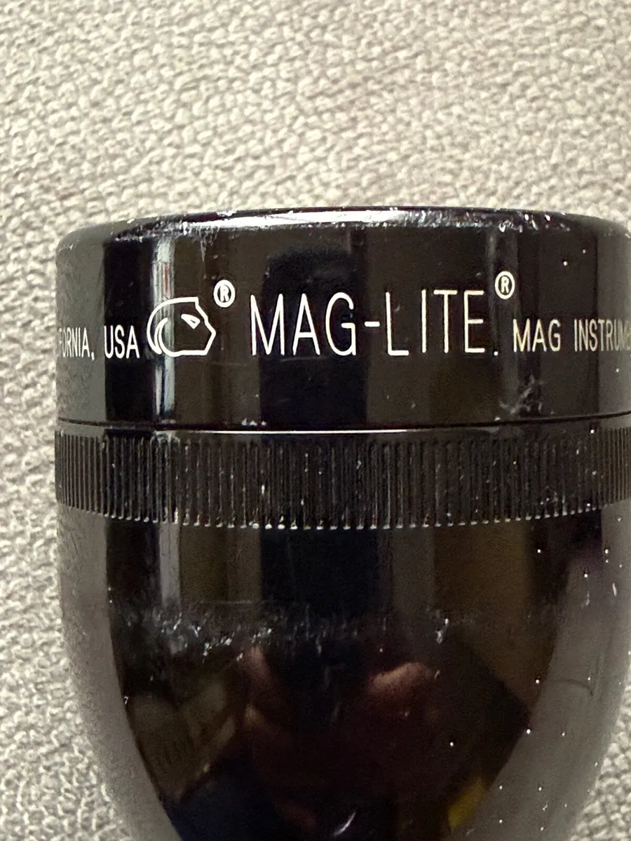 Black Maglite Torch.  2 -D type. - Image 2