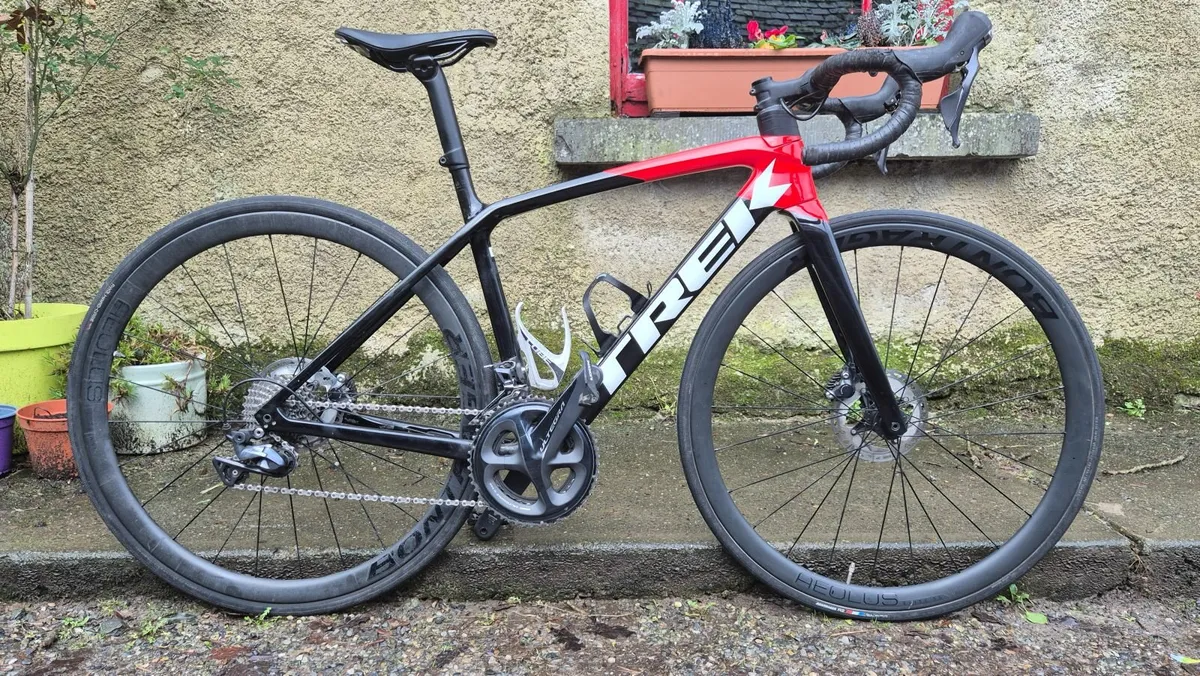Trek Emonda Racing bike - Image 1
