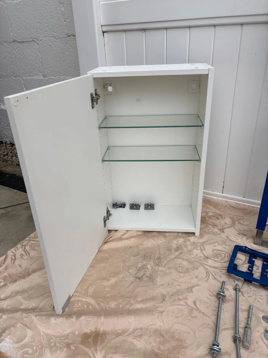 Concealed cistern, in-wall toilet and press - Image 4