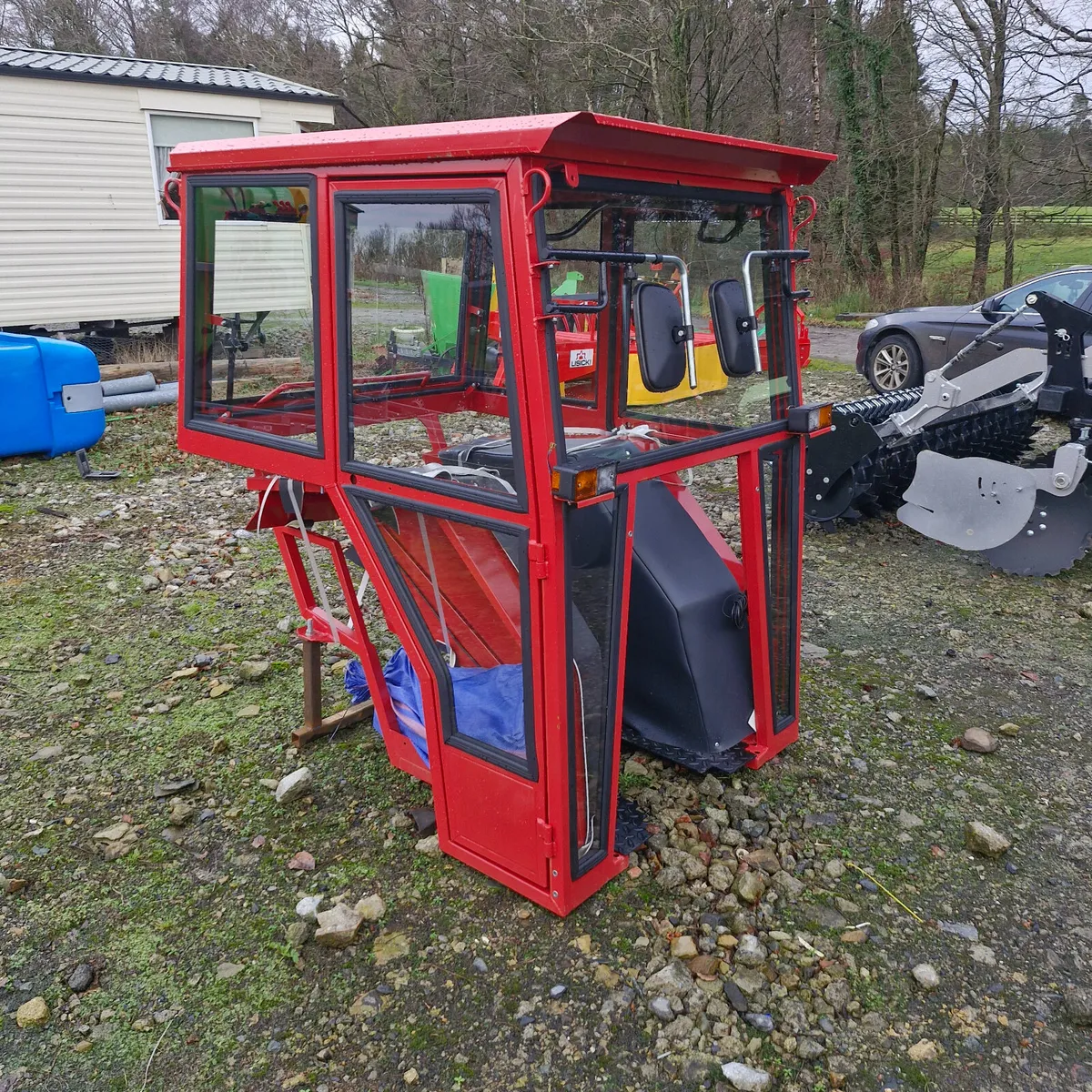 Traktor cab - Image 1