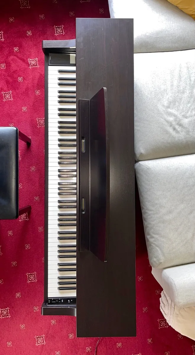 Yamaha Clavinova CLP-775 digital piano in Rosewood - Image 2