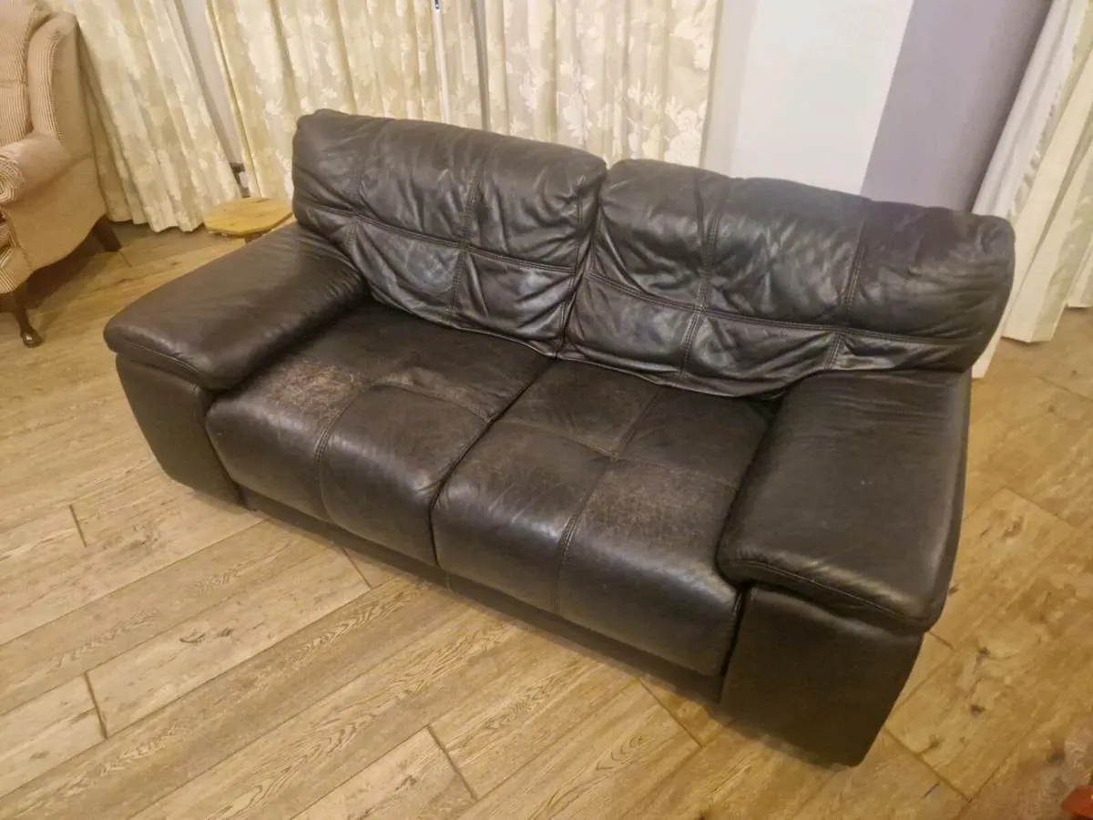 3+2 seater couch - Image 1