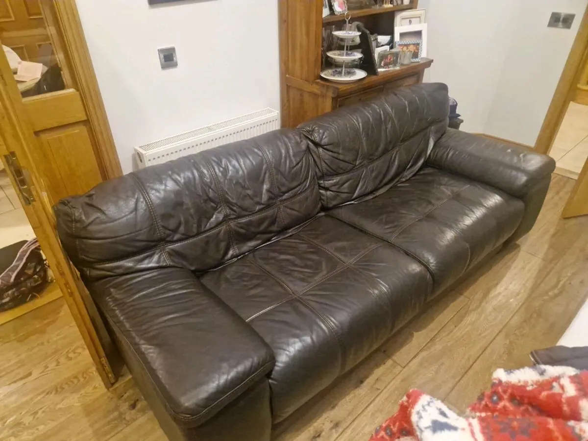 3+2 seater couch - Image 2