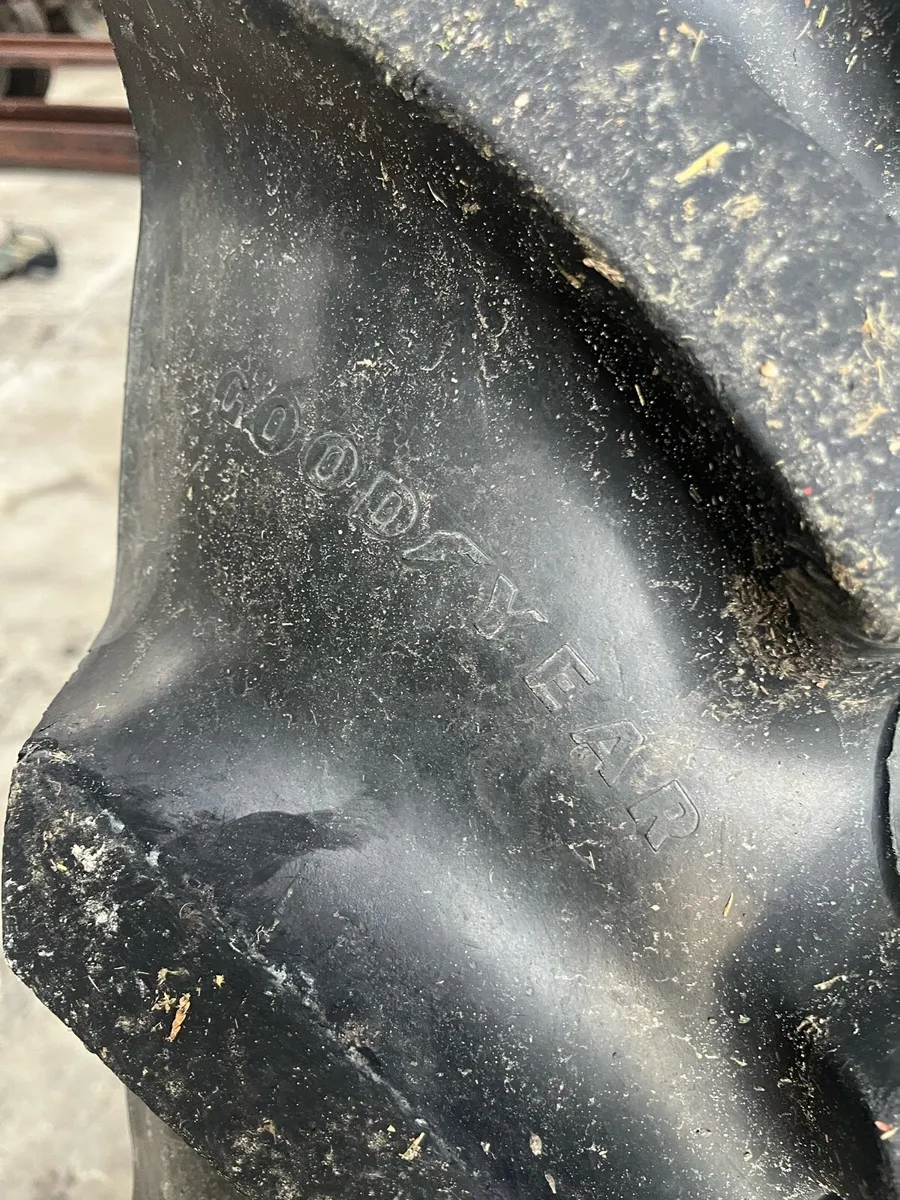 Front rims and tyres for newholland/fiat - Image 3