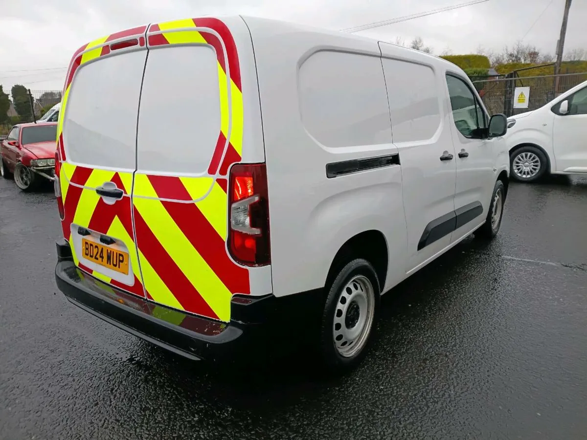 2024 Peugeot partner van lwb, £10+vat light damage - Image 3