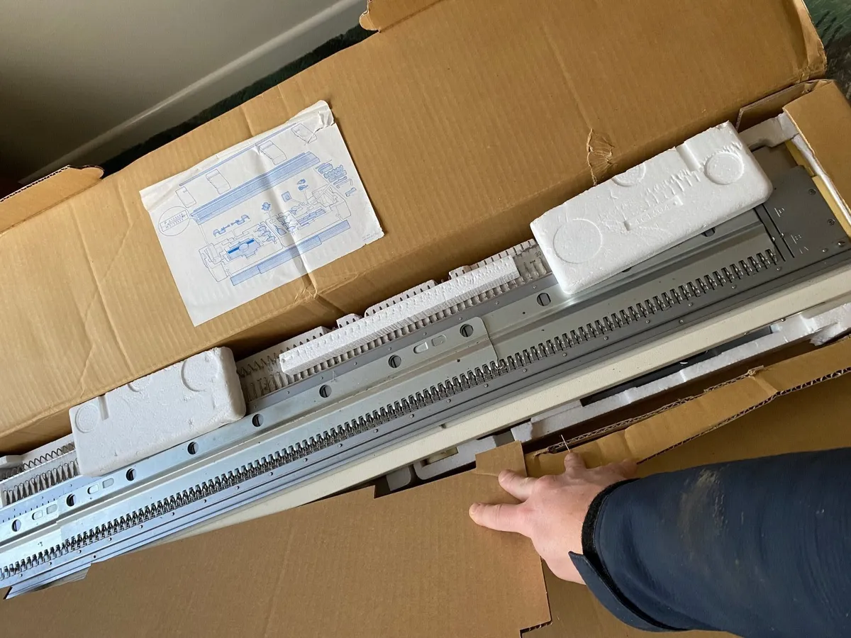 Knitting Machines and accessories - Image 4