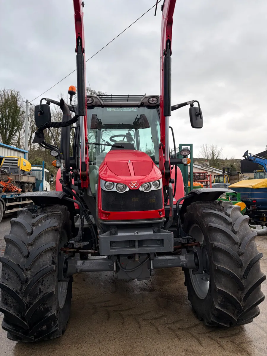 Massey Ferguson 5713 - Image 3