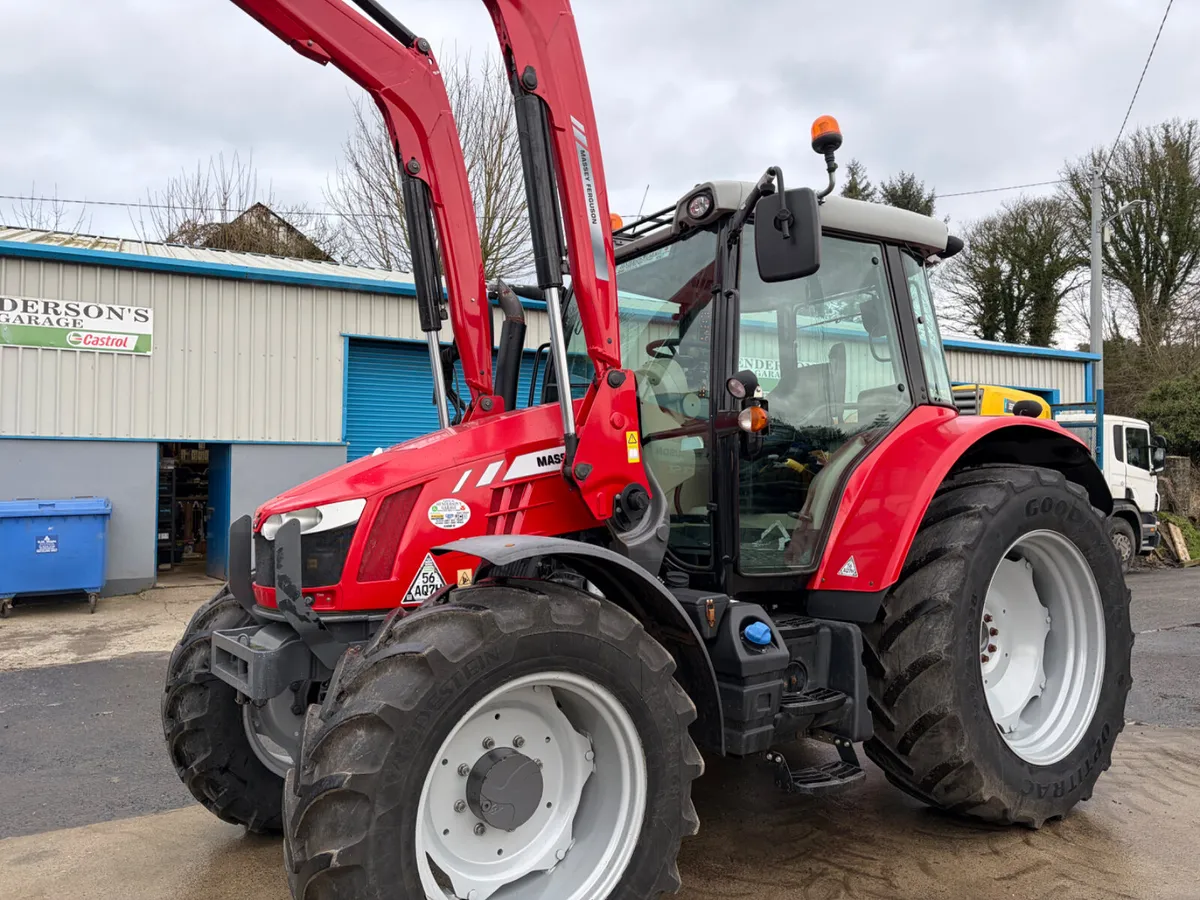 Massey Ferguson 5713 - Image 2