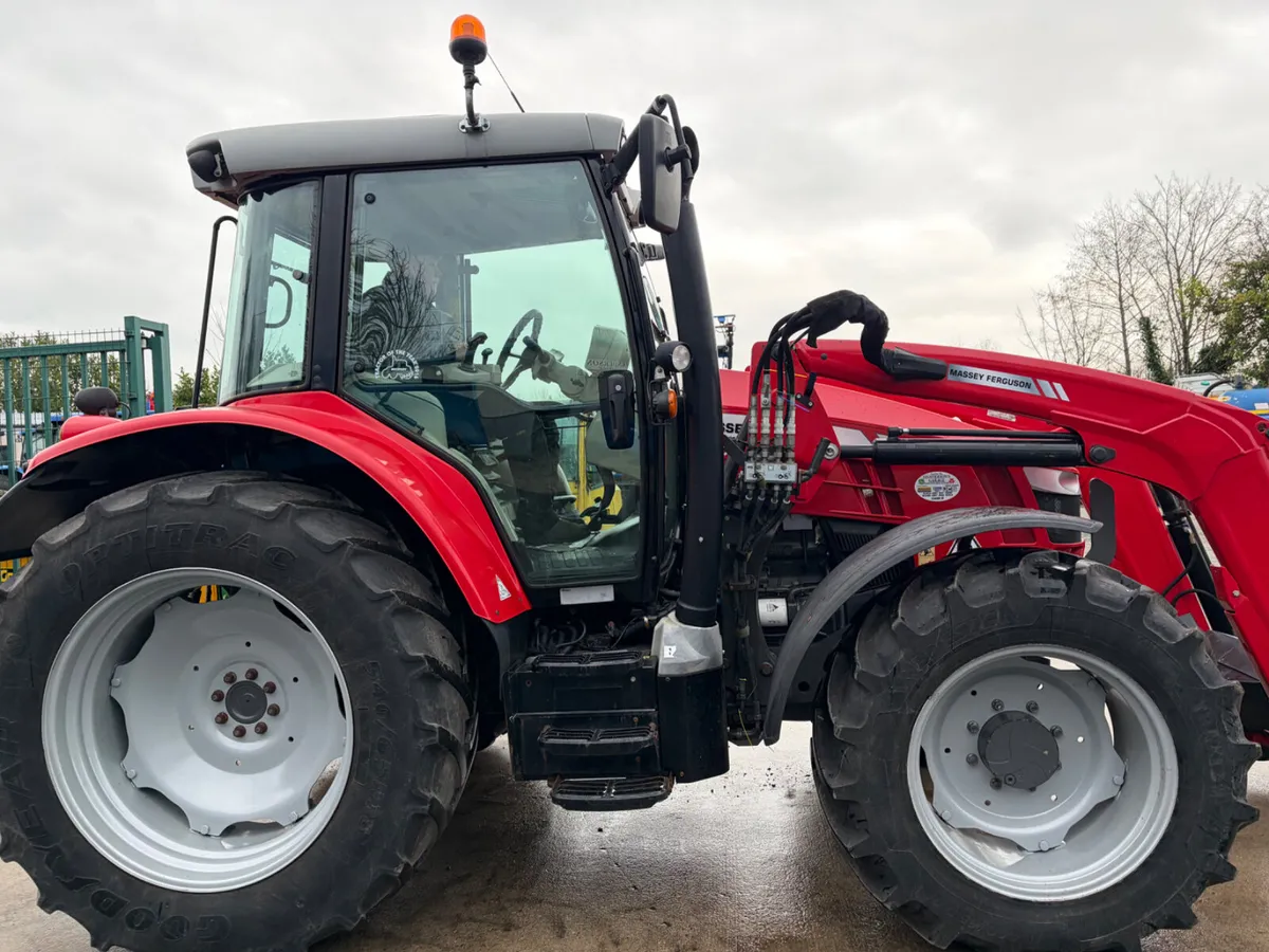 Massey Ferguson 5713 - Image 4