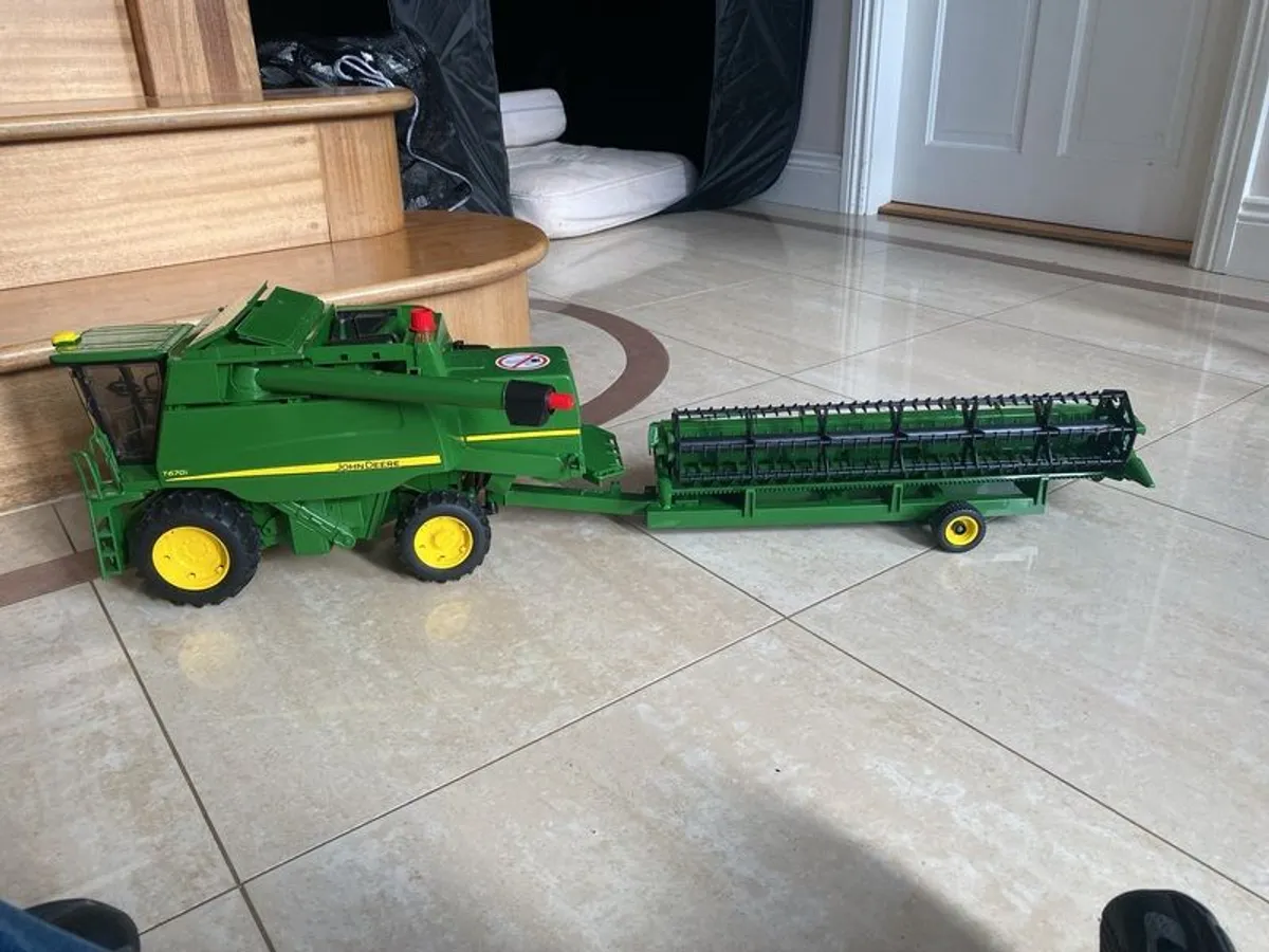 John Deere combine harvester - Image 1