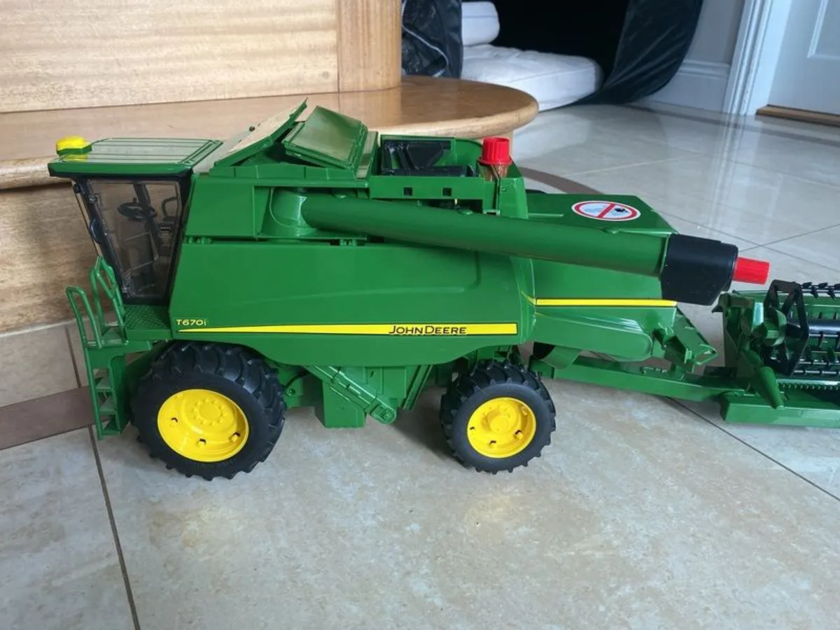 John Deere combine harvester - Image 2