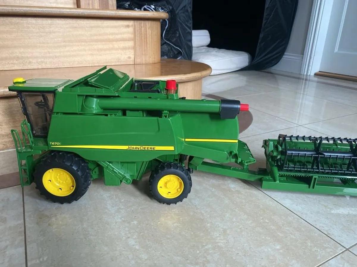 John Deere combine harvester - Image 3