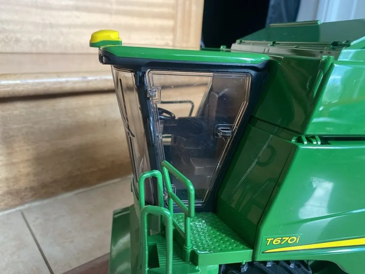 John Deere combine harvester - Image 4