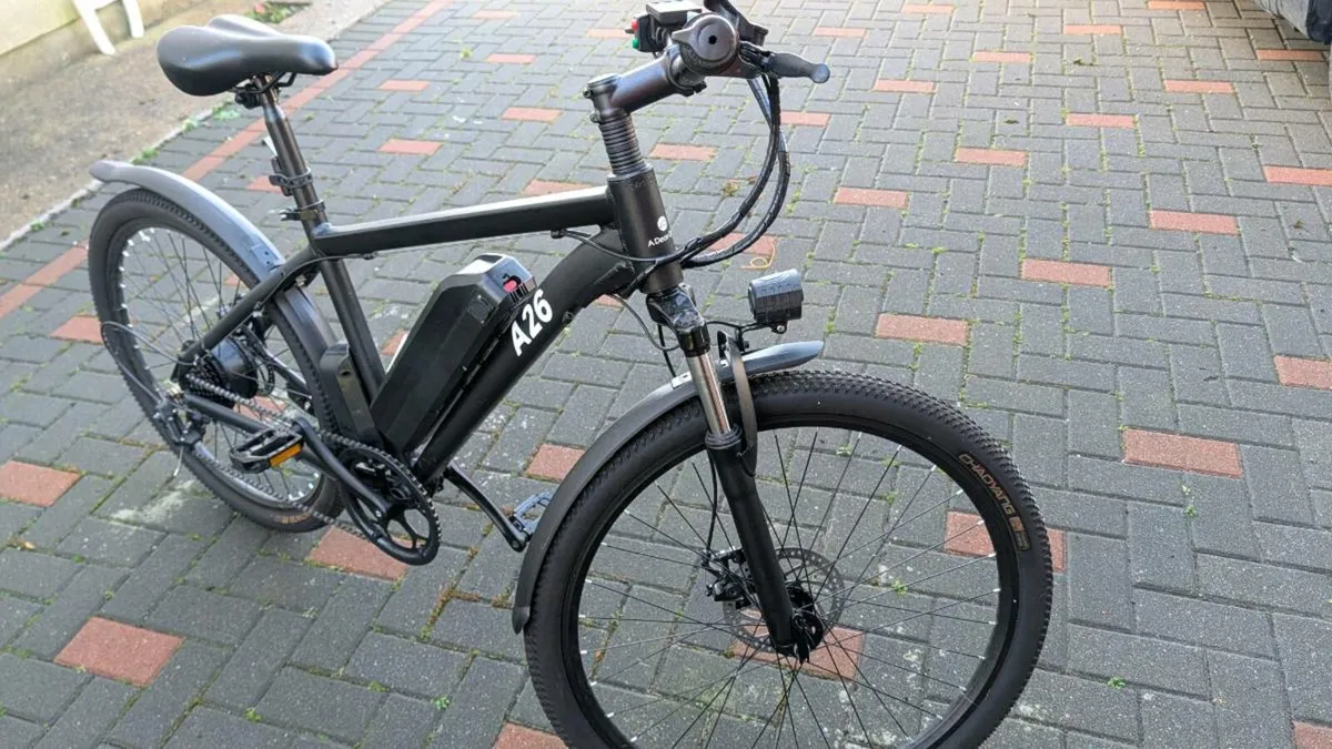 Electric bicycle and standard road bicycle - Image 3