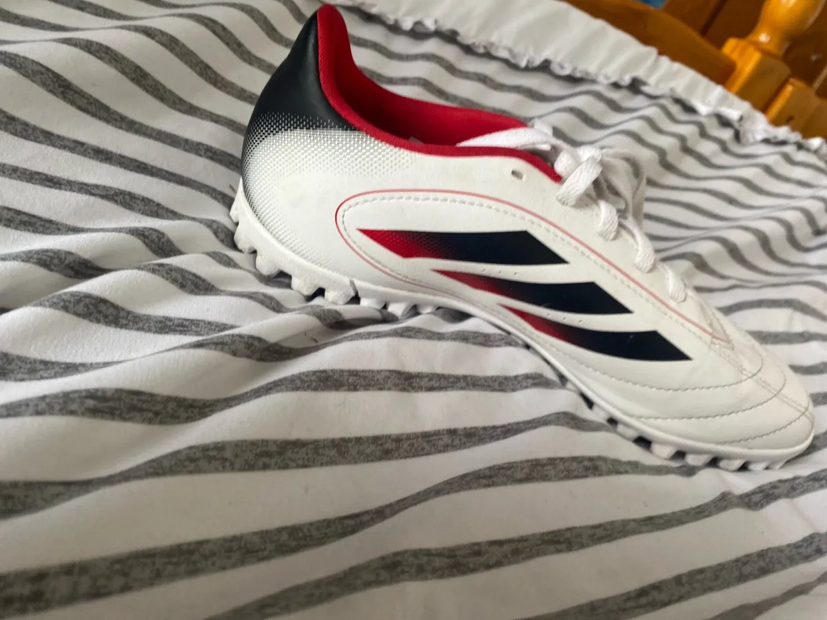 Adidas astroturf boots CASH ONLY Size 6.5 Uk - Image 4