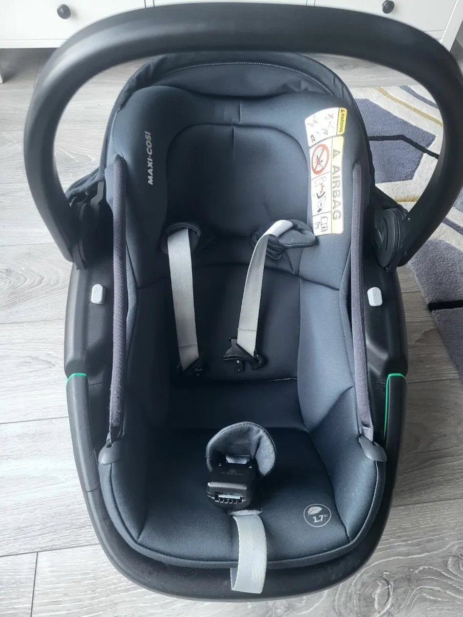 Maxi Cosi Coral 360 Car seat, 360 Isofix Base - Image 3