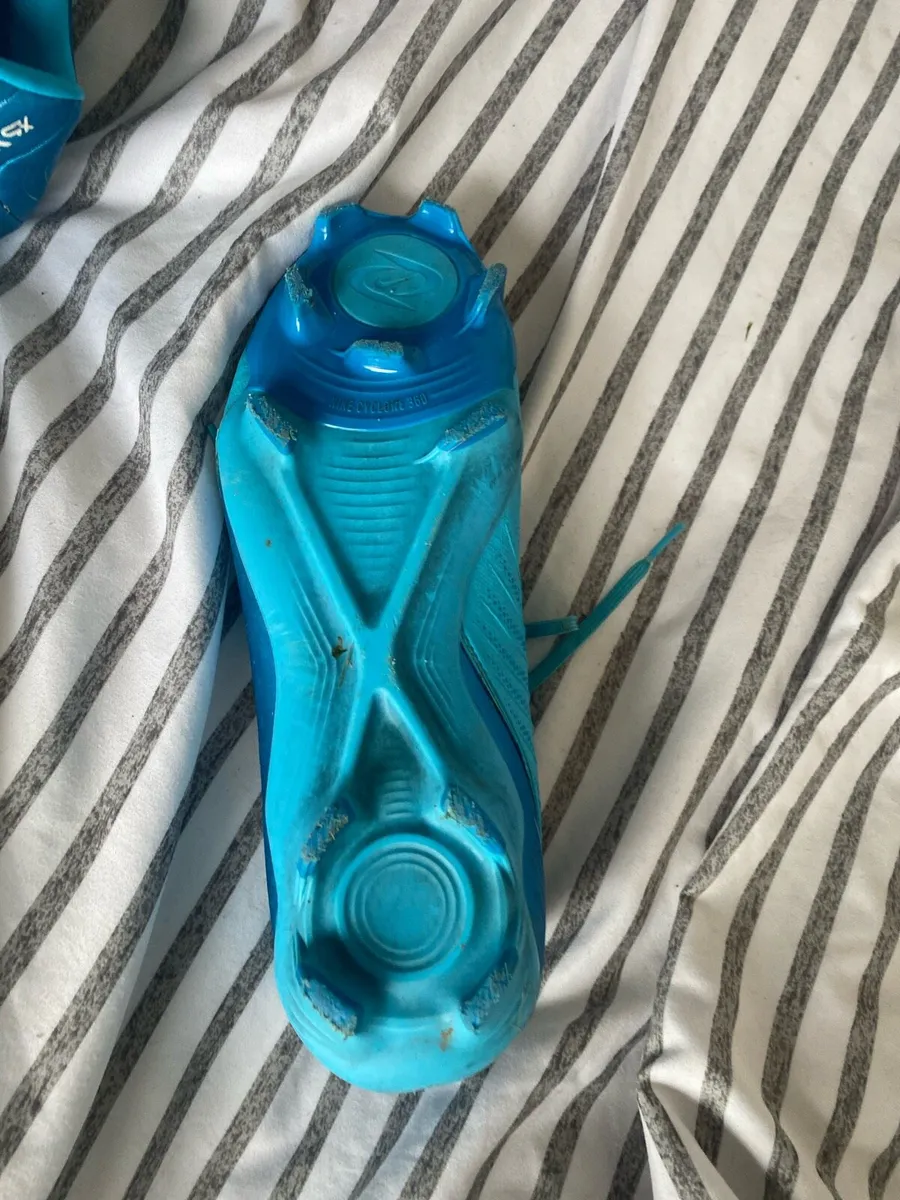 Blue Nike phantom SG soccer boots CASH ONLY - Image 3