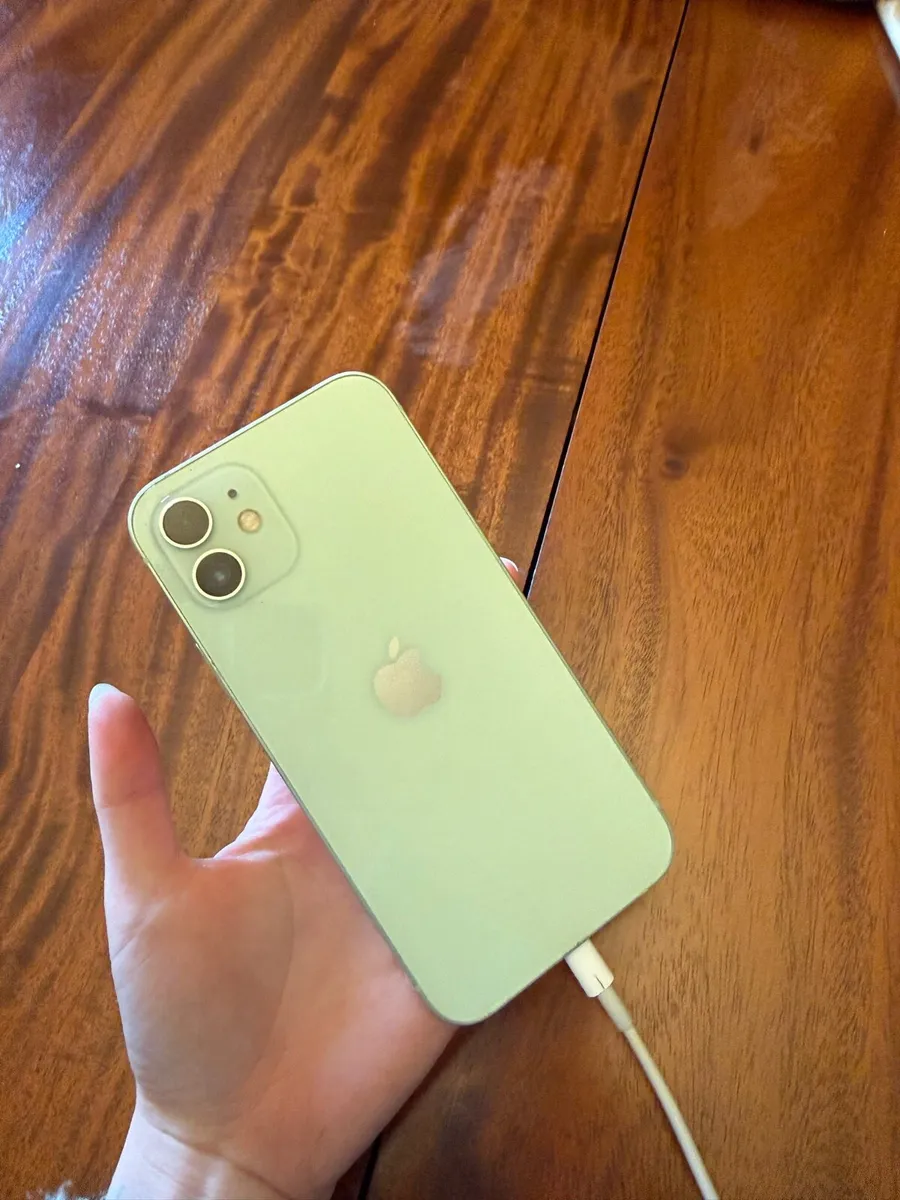 iPhone 12 - Image 4