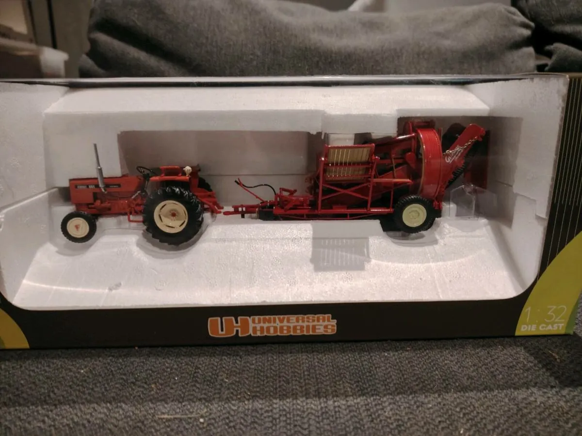 High-End Massey Ferguson & Ferguson Model Collect - Image 1