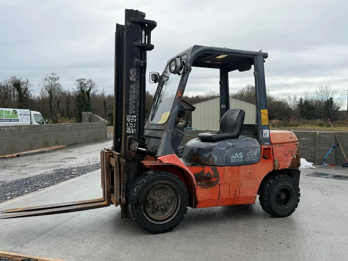 Toyota forklift - Image 2