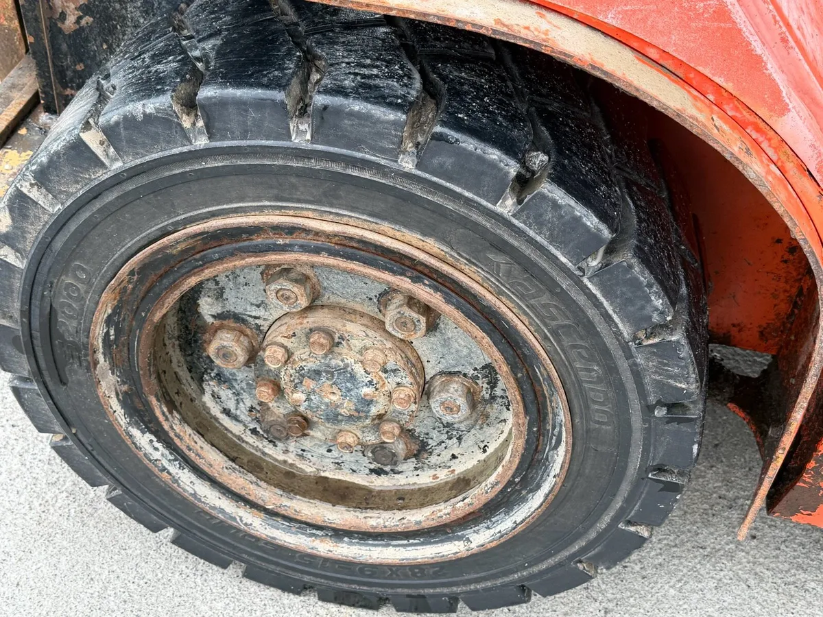 Toyota forklift - Image 4