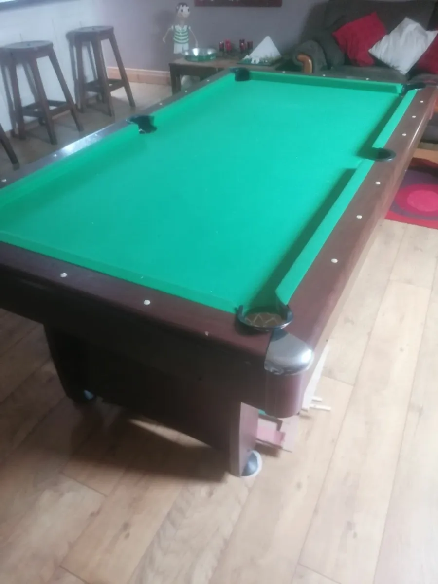 Pool table - Image 1