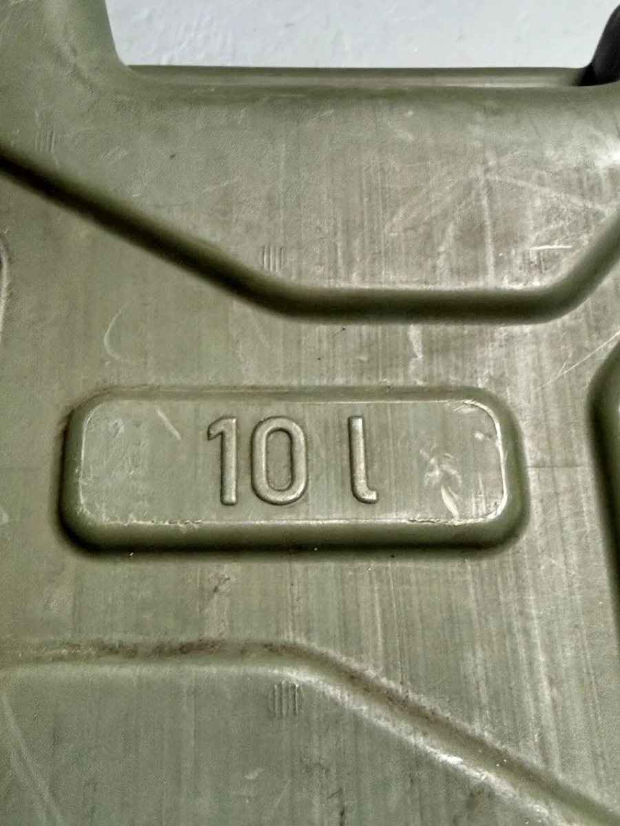 10 litre plastic heavy duty Jerry petrol can. - Image 2