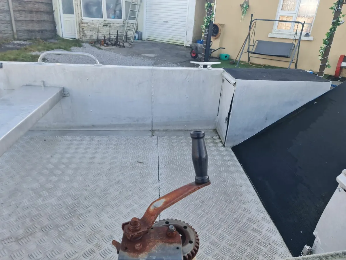 MASSIVE PRICE REDUCTION aluminium boat trailer - Image 4