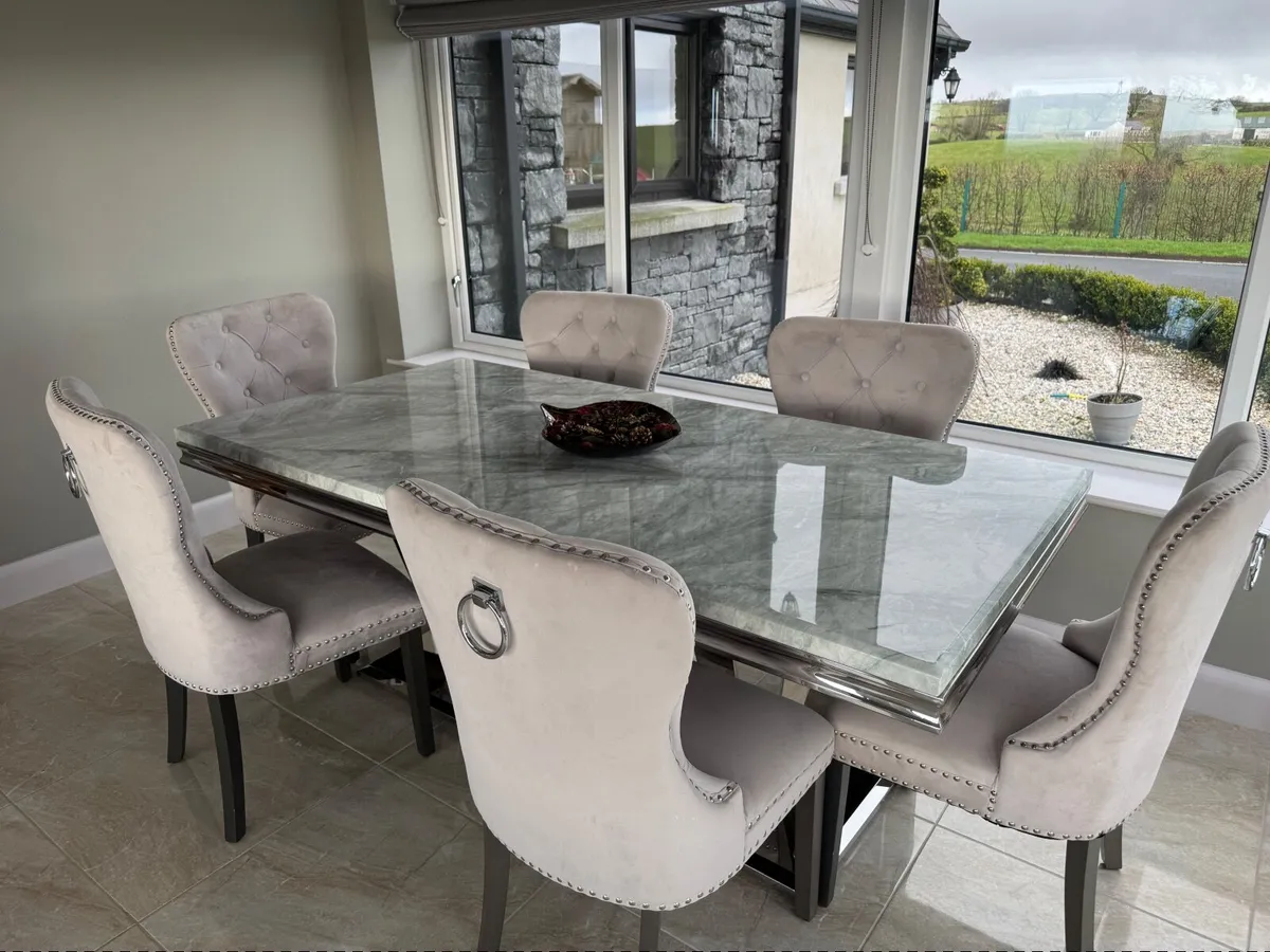 Dining table and chairs - Image 1