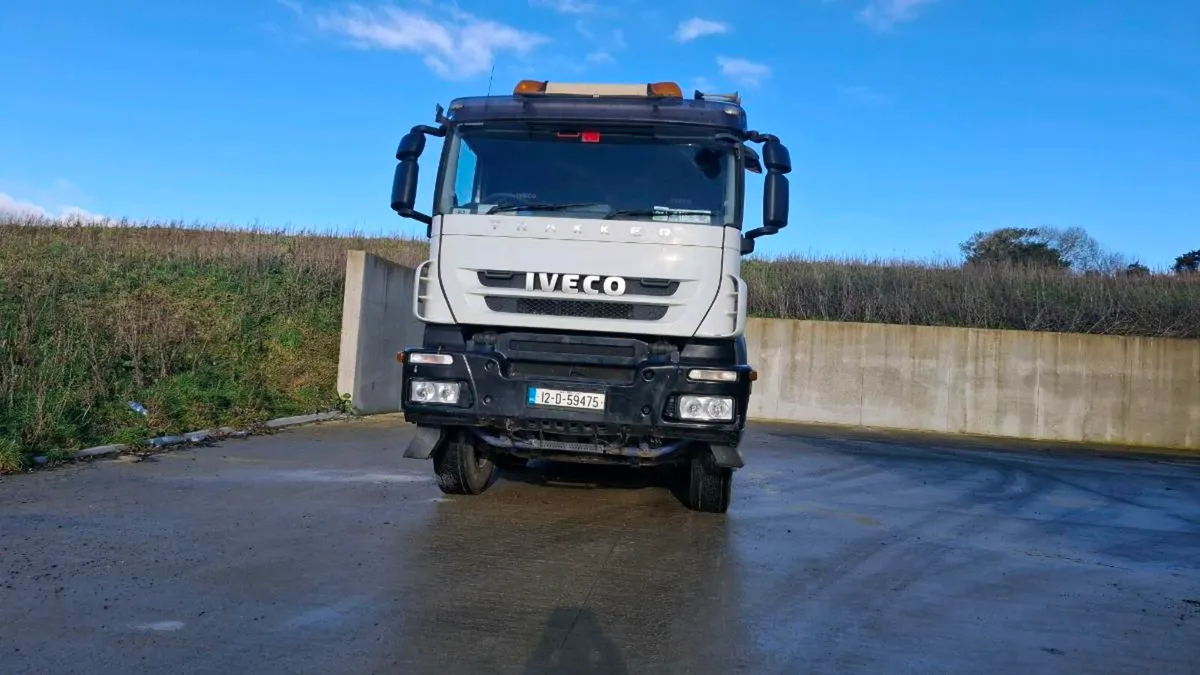 Iveco trakker 10x4 tipper (5 axle) - Image 3